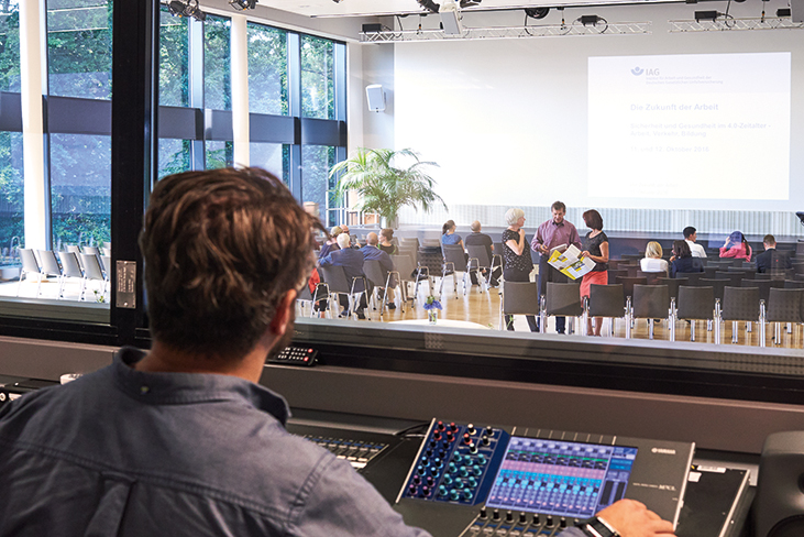 Blick vom Regieraum in den Großen Saal