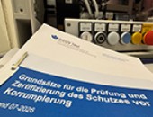 DGUV Test prüft Schutz gegen Korrumpierung nach EU-Maschinenverordnung