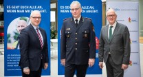 Von Link: Dr. Stefan Hussy (DGUV), Karl-Heinz Banse (Präsident des Deutschen Feuerwehrverbandes) und Thomas Wittschurky.