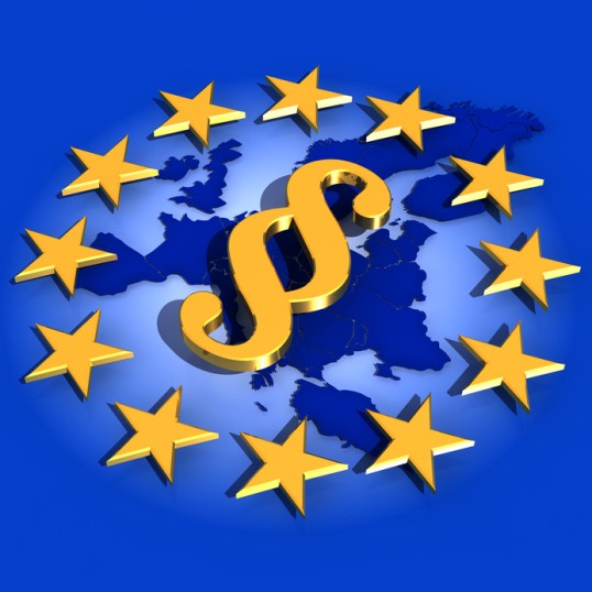 Schmuckbild eines Paragraphenzeichens umkreist von den zwölf Sternen der EU auf blauem Hintergrund auf dem der Umriss Europas zu sehen ist.