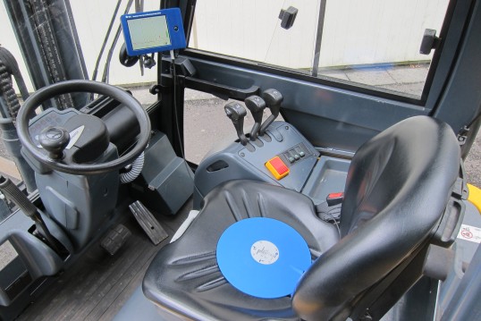 Messcheibe auf Traktorsitz und Vibrationsanzeige 