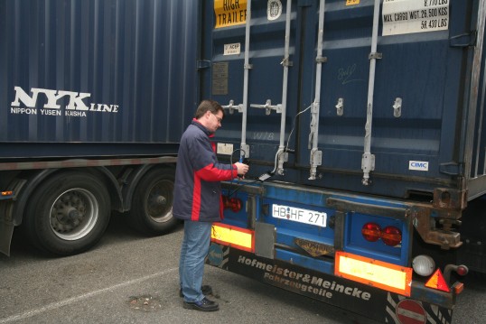 Messsonde an Containertür