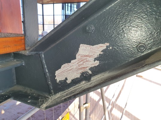 Abgeschliffene metallische Oberfläche