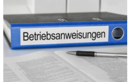 Aktenordner mit Beschriftung Betriebsanweisungen