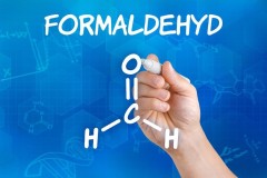 Hand zeichnet chemische Strukturformel von Formaldehyd