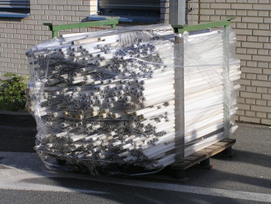 Pallet with fluorescent tubes