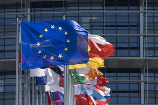 Symbolbild zeigt die europäischen Flaggen