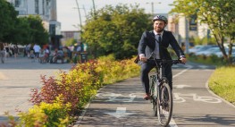 Bild von einer Person auf dem Rad.