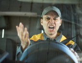 Foto: Wütender Fahrer eines Transporters