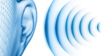 Illustration: Schallwellen treffen auf ein Ohr