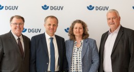 Foto: Von links nach rechts: Volker Enkerts (Vorstandsvorsitzender). Dr. Stephan Fasshauer, Dr. Edlyn Höller (stv. Hauptgeschäftsführerin), Manfred Wirsch (alternierender Vorstandsvorsitzender)
