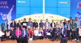 Foto: Preisträgerinnen und Preisträger, Nominierte und Preis-Paten, Moderation und Jurymitglieder bei der Verleihung des German Paralympic Media Awards 2026
