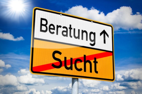 ein Schild tmit Schrift Beratung und Sucht