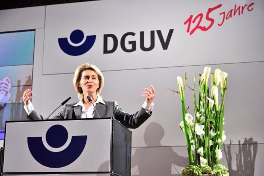 Ursula von der Leyen am Rednerpult