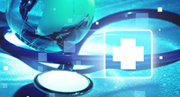 Ein Stehoskop liegt neben einer Erdkugel.