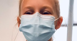 A children wearing a face mask