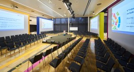 Bild von einer Konferenzhalle.
