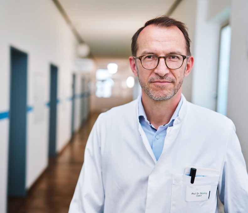 Porträt von Prof. Dr. med. Thomas Gösling, Chefarzt der Klinik für Unfallchirurgie und Orthopädie, Klinikum Braunschweig. Quelle: DGUV Porträt von Prof. Dr. med. Thomas Gösling, Chefarzt der Klinik für Unfallchirurgie und Orthopädie, Klinikum Braunschweig. Quelle: DGUV