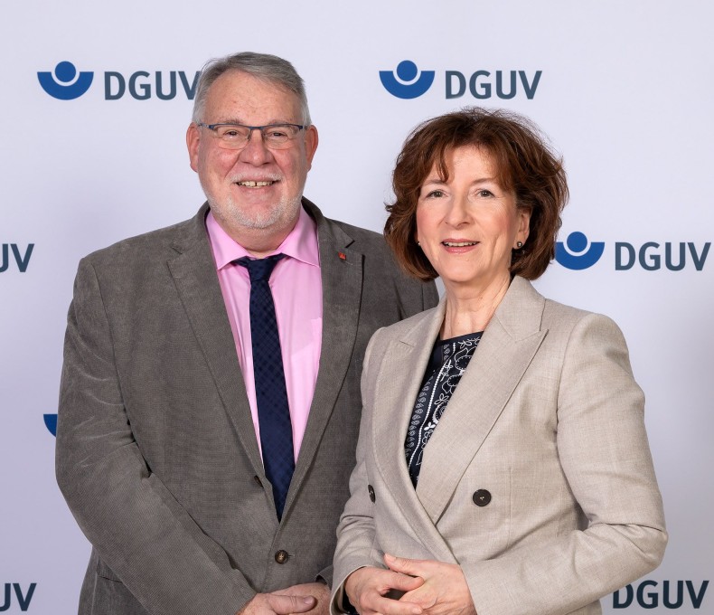 Bernhard Wagner (links) und Gabriele Axmann (rechts), die Vorsitzenden der Mitgliederversammlung der DGUV
Bernhard Wagner (links) und Gabriele Axmann (rechts), die Vorsitzenden der Mitgliederversammlung der DGUV
