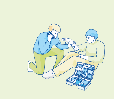 Illustration zweier Personen, eine Person sitzt an der Hand verletzt am Boden, eine zweit kniet daneben, hält die verbundene Hand und telefoniert. 
