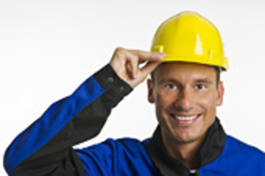 Arbeiter mit Schutzhelm